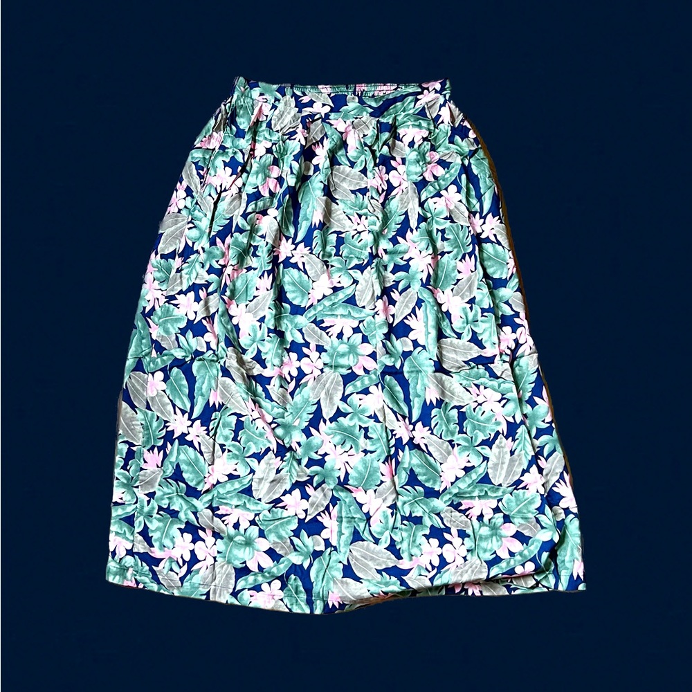 Sag Harbor Vintage Maxi Skirt Floral Patterned
With pockets